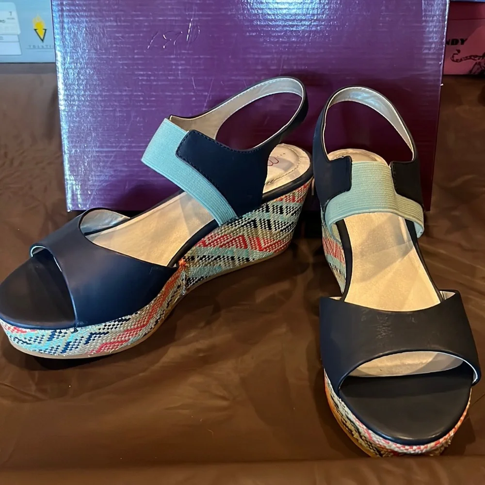 New in box 7.5 wedges in navy, mint, and coral. - Picture 1 of 7